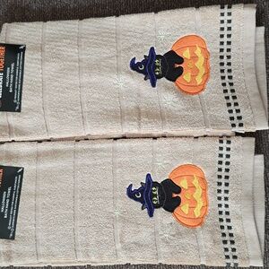 BUNDLE OF 2 HALLOWEEN BATH HAND TOWELS